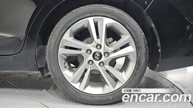 Hyundai Avante — фото 21
