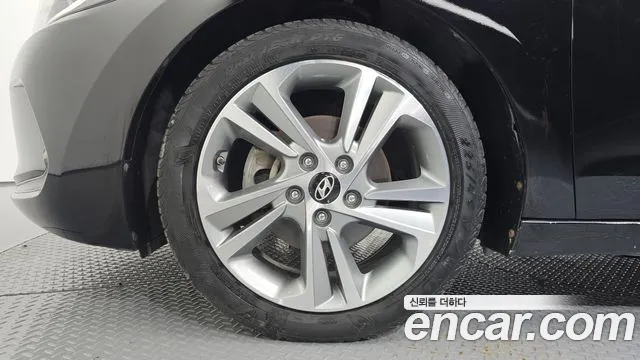 Hyundai Avante — фото 5