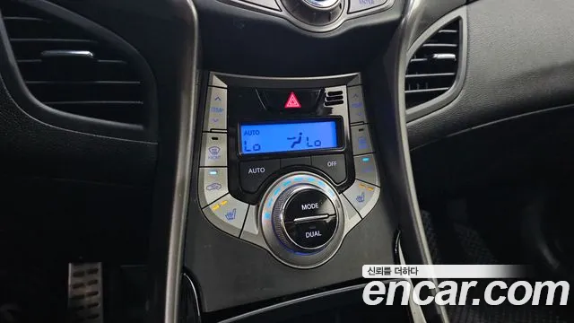 Hyundai Avante — фото 18