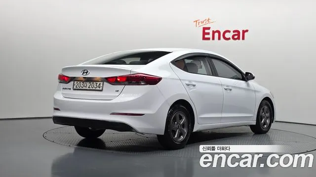 Hyundai Avante — фото 2