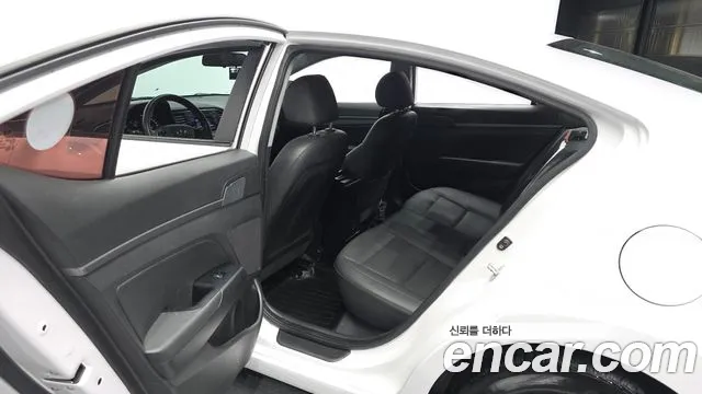 Hyundai Avante — фото 26