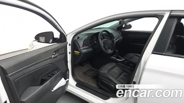 Hyundai Avante — фото 10
