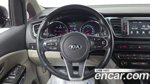 Kia Carnival — фото 14