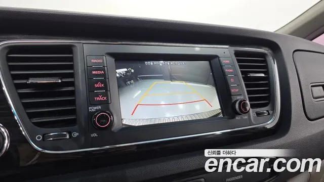 Kia Carnival — фото 15