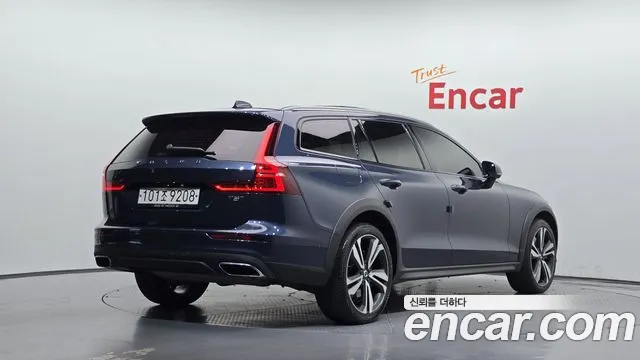 Volvo V60 — фото 1