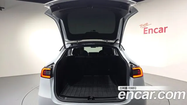 Tesla Model Y — фото 18