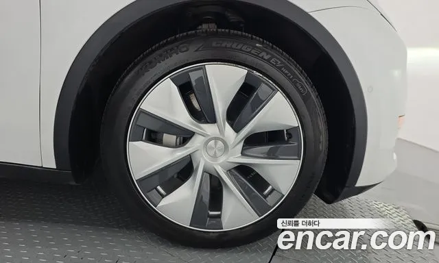Tesla Model Y — фото 22