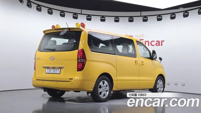 Hyundai Starex — фото 1