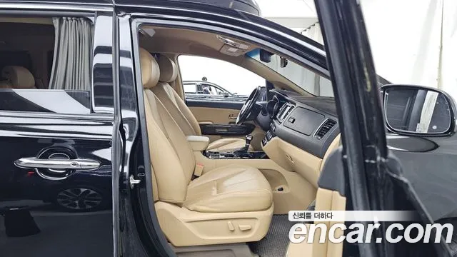 Kia Carnival — фото 11