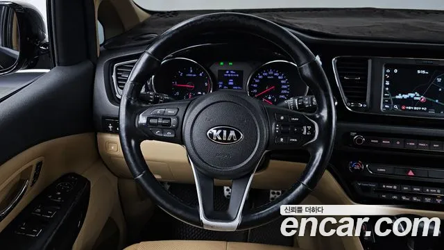 Kia Carnival — фото 13