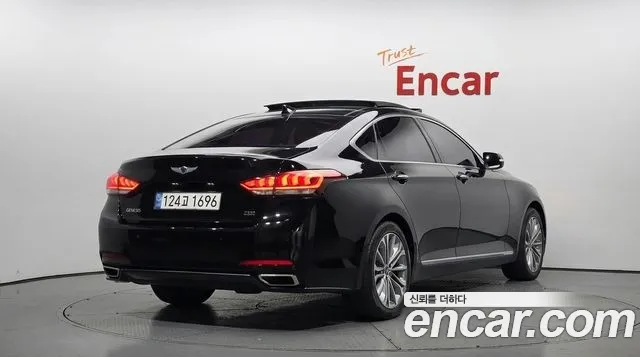 Hyundai Genesis — фото 1