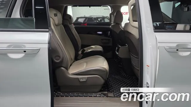 Kia Carnival — фото 11