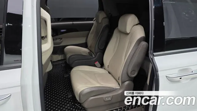 Kia Carnival — фото 12