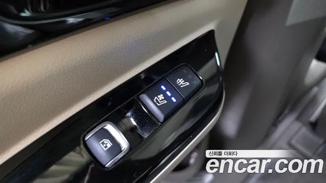 Kia Carnival — фото 28