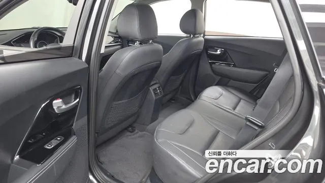 Kia Niro — фото 12