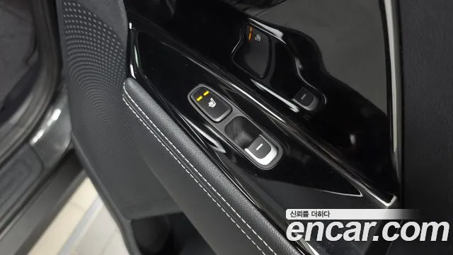 Kia Niro — фото 19