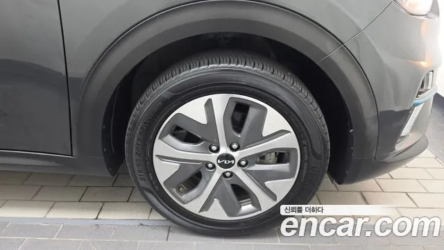 Kia Niro — фото 21
