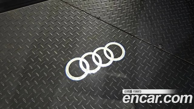 Audi Q7 — фото 35