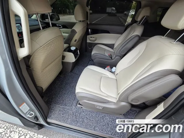 Kia Carnival — фото 15