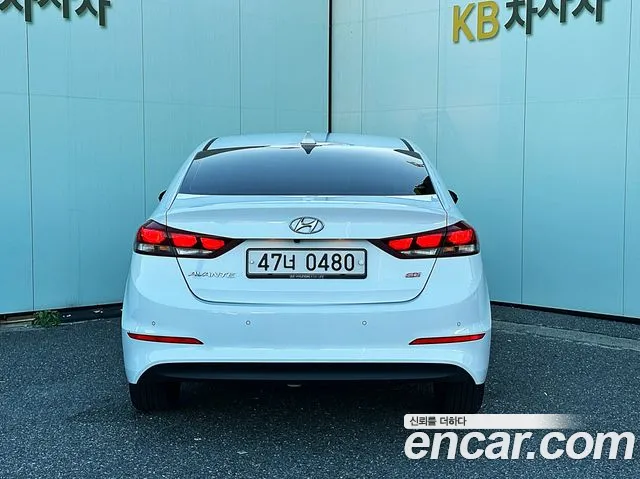 Hyundai Avante — фото 4