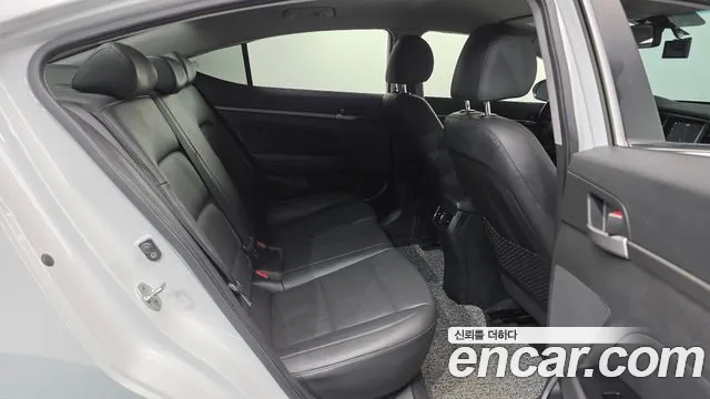Hyundai Avante — фото 12