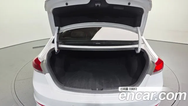 Hyundai Avante — фото 20