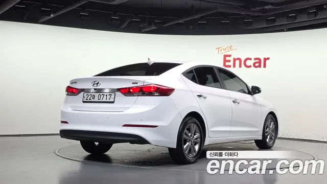 Hyundai Avante — фото 2