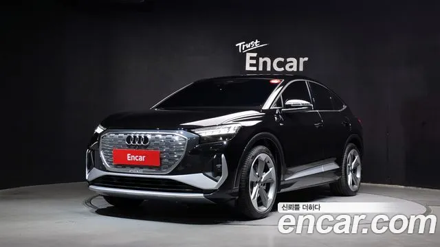 Audi Q4 e-tron — фото 1