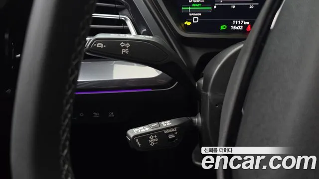 Audi Q4 e-tron — фото 18