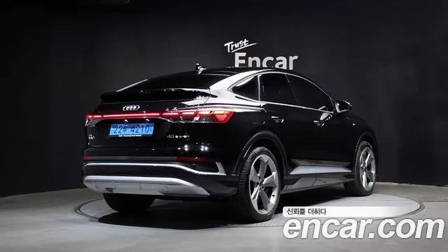 Audi Q4 e-tron — фото 2