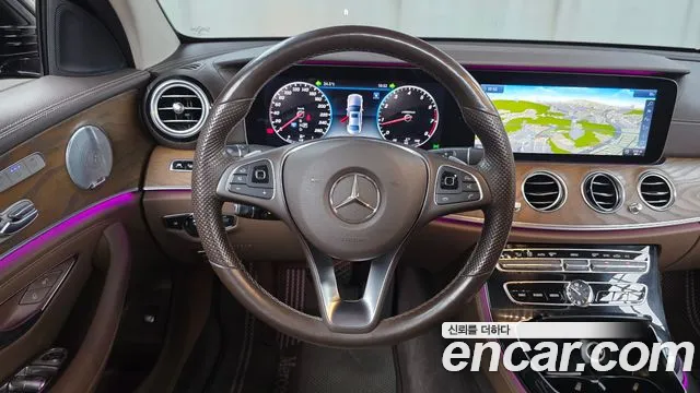 Mercedes-Benz E-Class — фото 13
