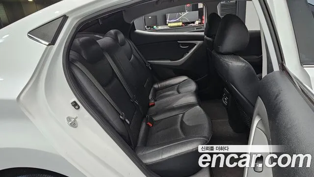 Hyundai Avante — фото 11