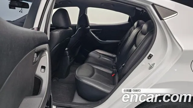 Hyundai Avante — фото 12