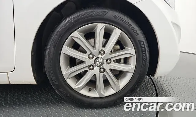 Hyundai Avante — фото 21