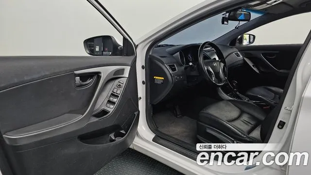 Hyundai Avante — фото 10
