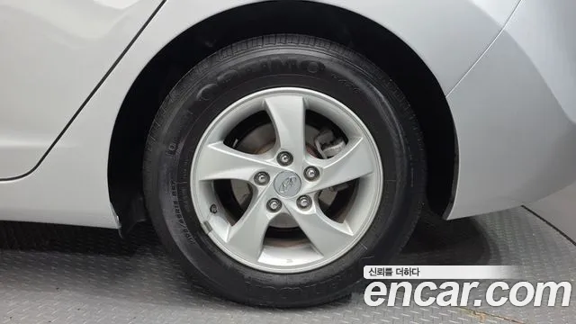 Hyundai Avante — фото 21
