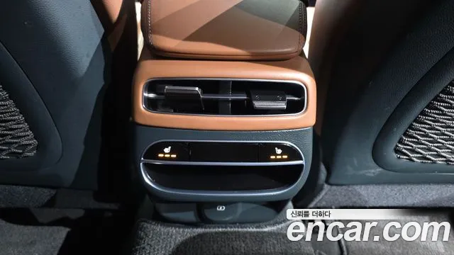 Genesis GV70 — фото 19
