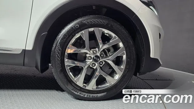 Kia Sorento — фото 21