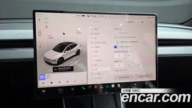 Tesla Model Y — фото 15