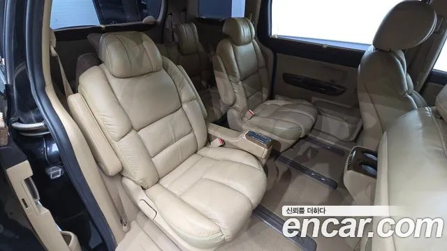 Kia Carnival — фото 12
