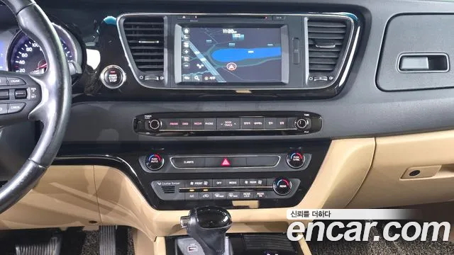 Kia Carnival — фото 15