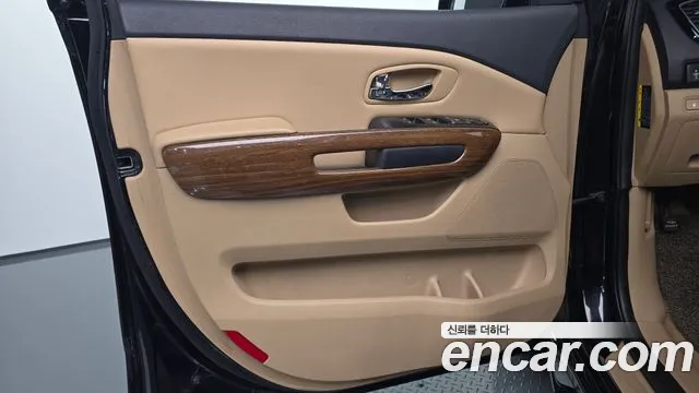 Kia Carnival — фото 24