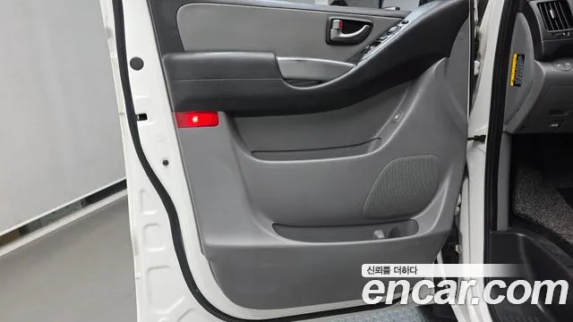 Hyundai Starex — фото 25