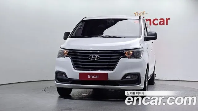 Hyundai Starex — фото 3