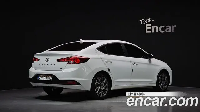 Hyundai Avante — фото 1
