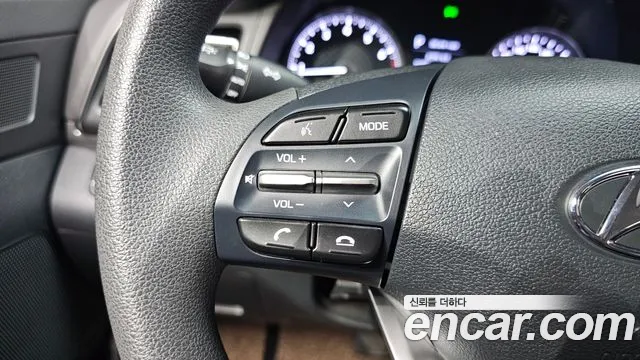 Hyundai Avante — фото 17
