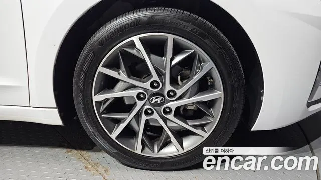 Hyundai Avante — фото 19