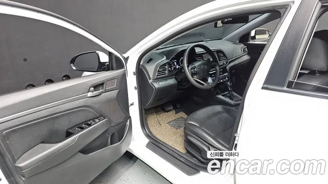 Hyundai Avante — фото 8