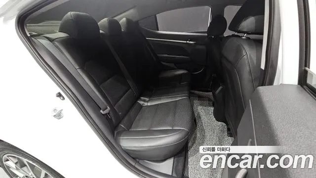 Hyundai Avante — фото 9