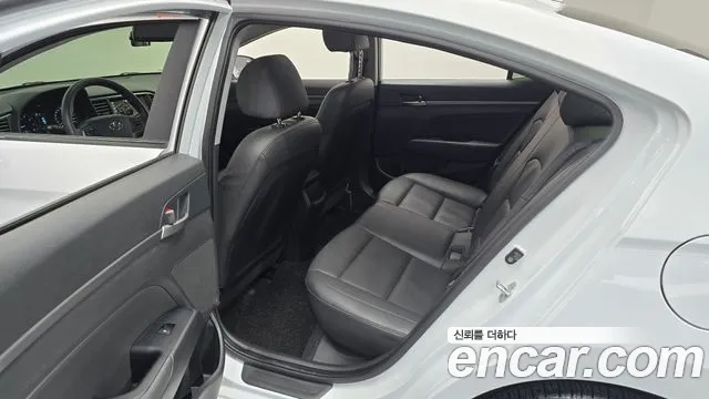 Hyundai Avante — фото 11